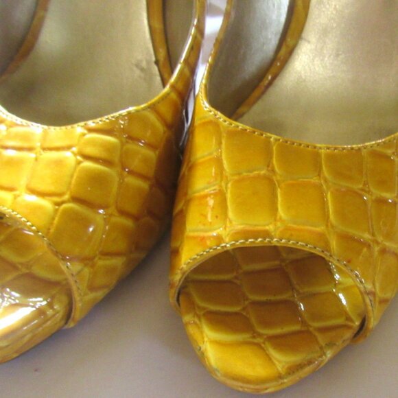 Nine West Yellow Mock Croc Stiletto Peep Toe Shoes, Size 8.5 M     D1111 - Picture 3 of 10
